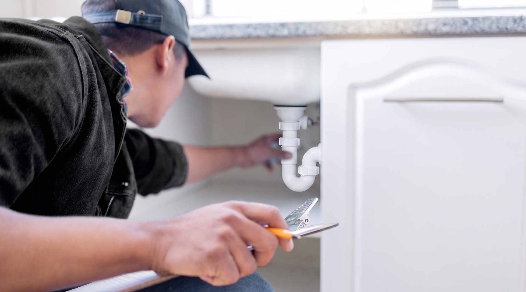 How Do Home Inspectors Check the Plumbing?